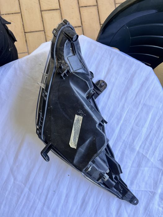 Farol direito Toyota Aygo 2016