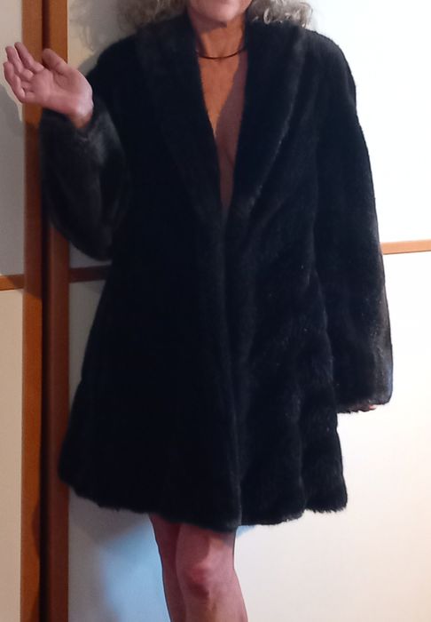 Casaco preto , tamanho  M. Imitação pele