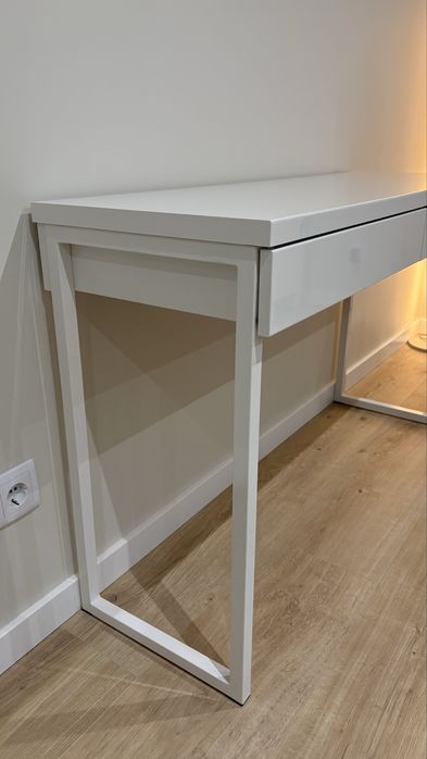 Secretária Ikea BESTA BURS