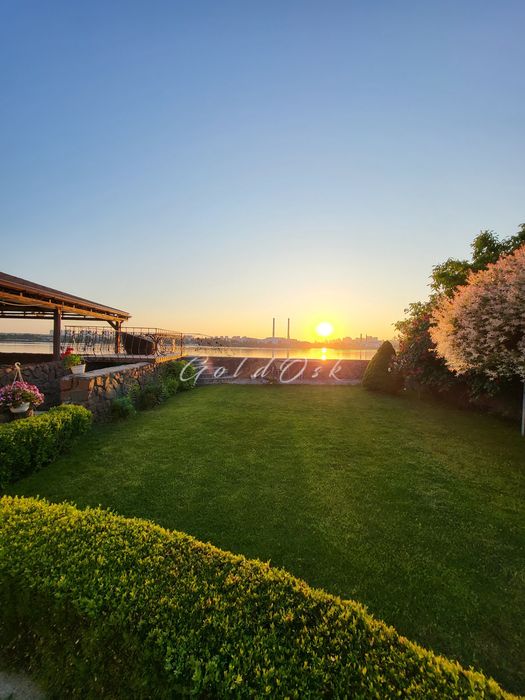 Здам Будинок на березi Дніпра.Можна пiд ITкомпанiю.2 км.метро Осокорки