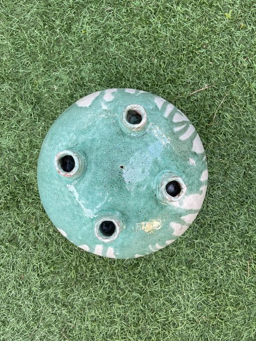 Sculptural Ceramic Vase with Green Drip Glaze – Organic Design