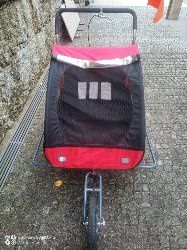 Bicicleta passeio com reboque de passeio