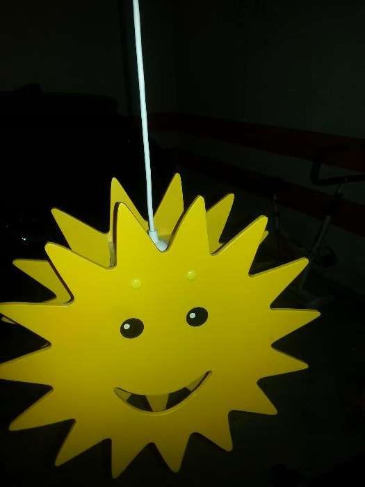 Vendo candeeiro marca Massive em formato de sol em óptimo estado
