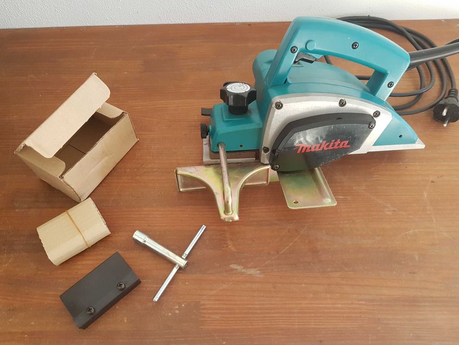 Plaina Makita N1923B