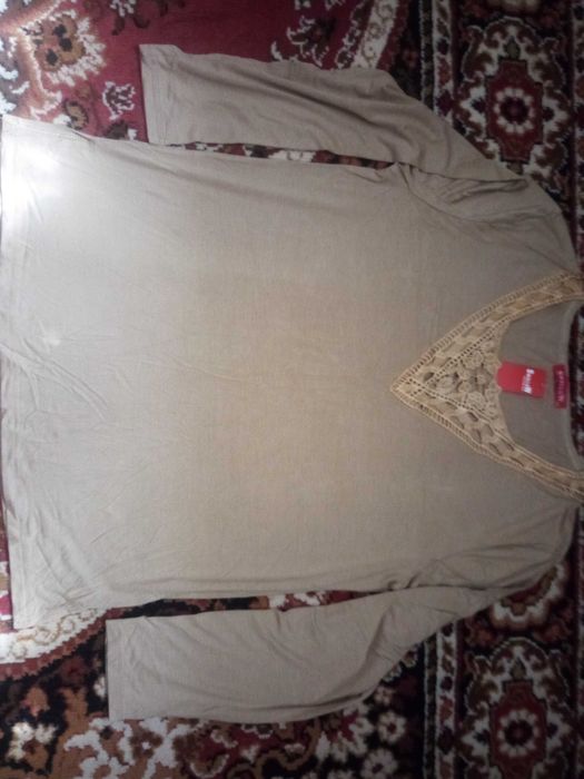 Блуза на довгий рукав .