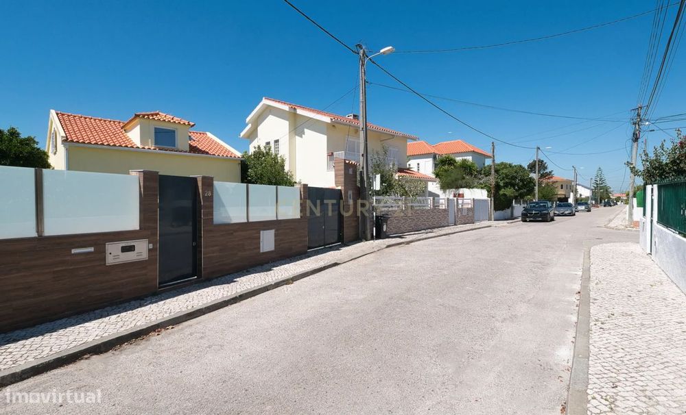 Moradia Térrea T3  com Piscina- Furo água  - Aroeira