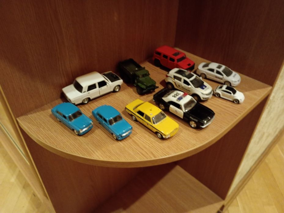 Продам колекційні машинки