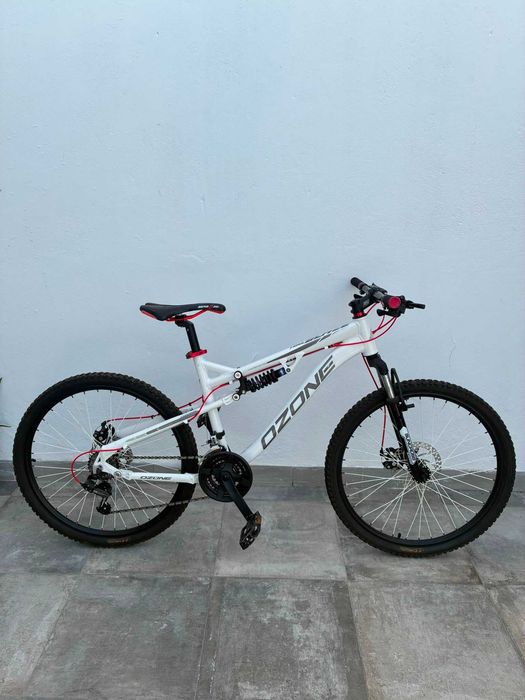 Bicicleta Ozone Trail Blaze de suspensão total – branca/vermelha