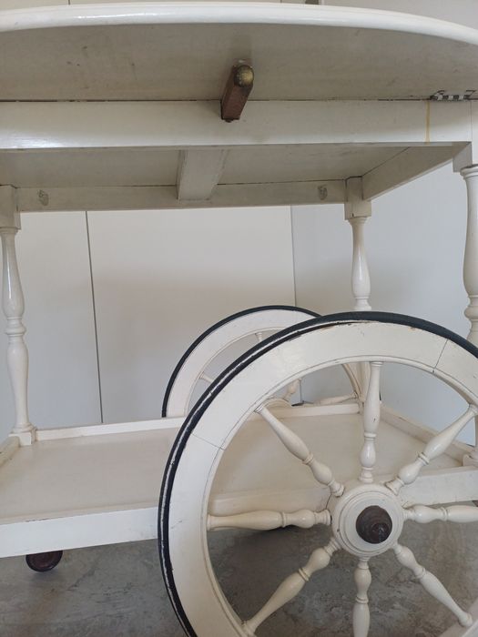 Carrinho de bebidas branco antigo / vintage