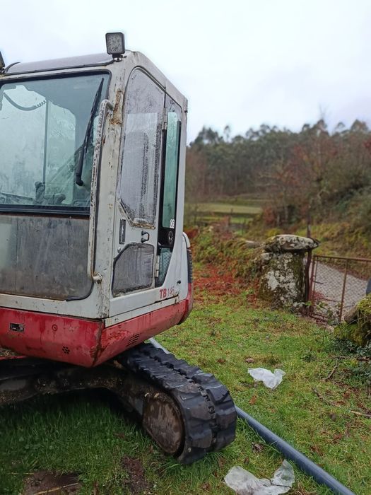 Giratória 4.7 toneladas com 3 baldes