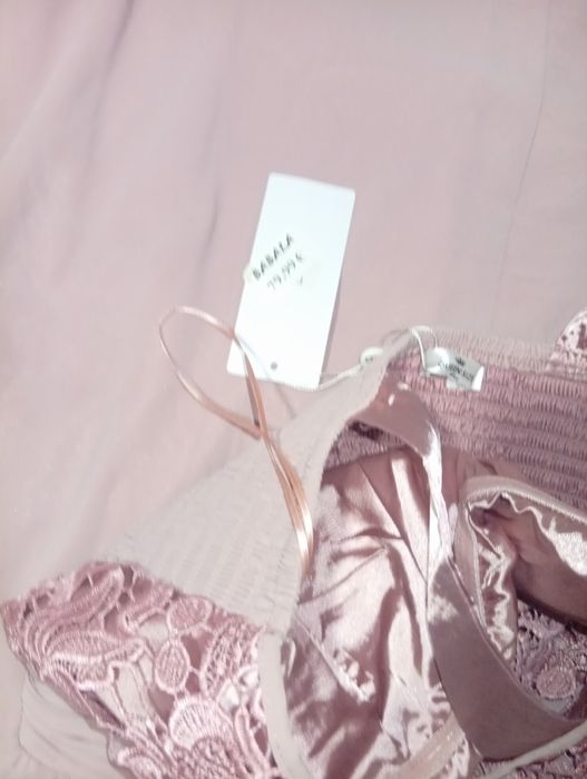 Vestido para cerimónia e sapatos