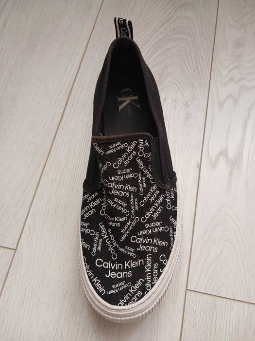 Продам чорні кеди Calvin Klein у хорошому стані