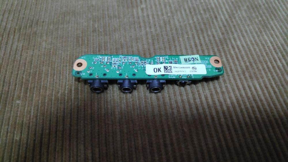 Placa com as entradas Jack e infravermelhos64751815498499121