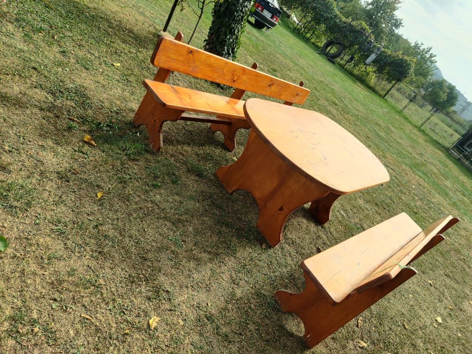 Стіл,лавки,дерево.