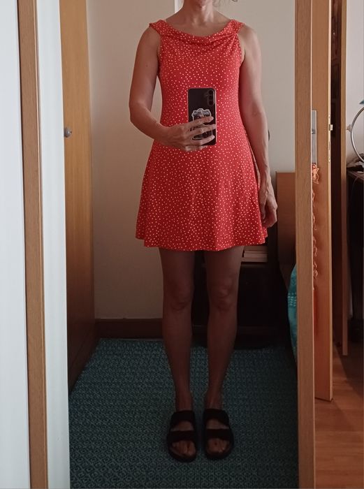 Vestido vermelho com bolinhas brancas (S)