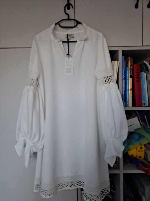 Sukienka w kolorze białym