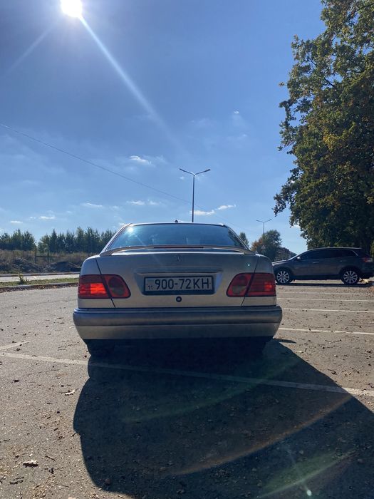 Mercedes - Benz E- Class  W 210 1999 року