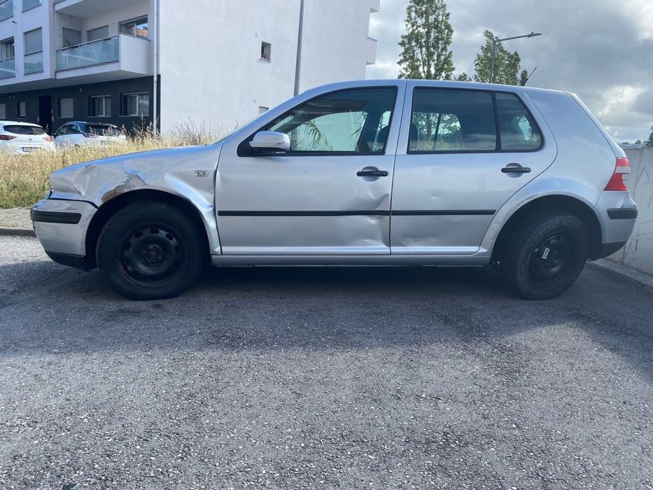 Volkswagen Golf IV 1.4 Gasolina – 2002 | 600 € | Leiria. Para reparar ou peças — photo 3
