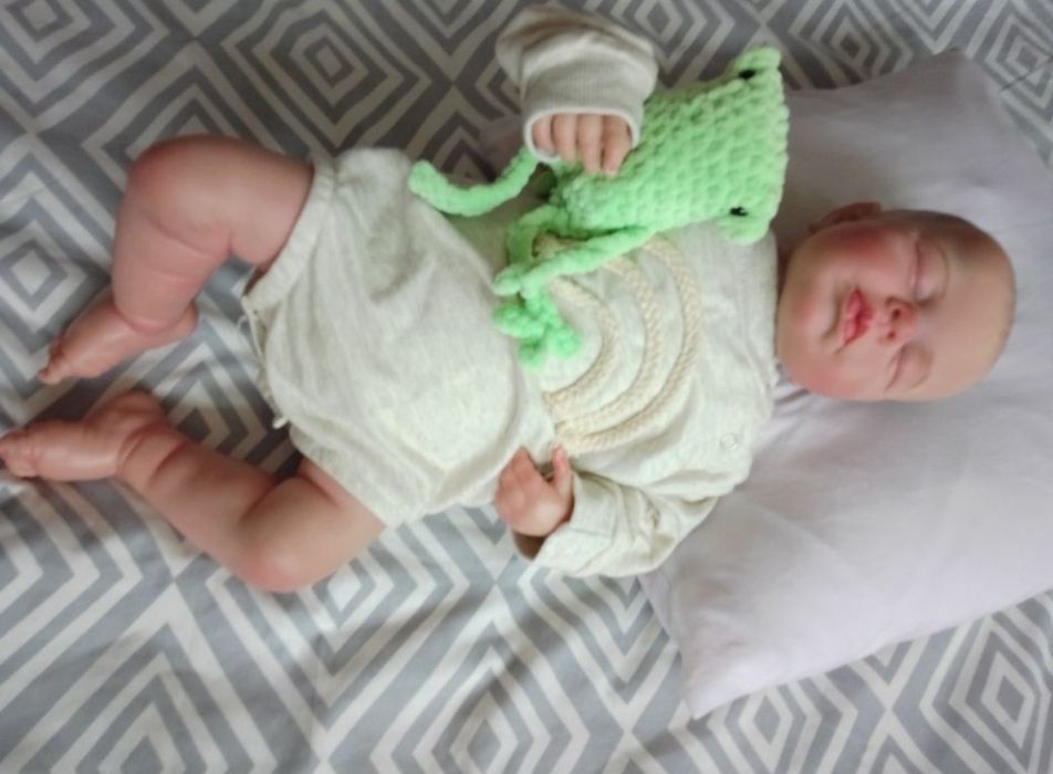 Lalka wyglądająca jak dziecko