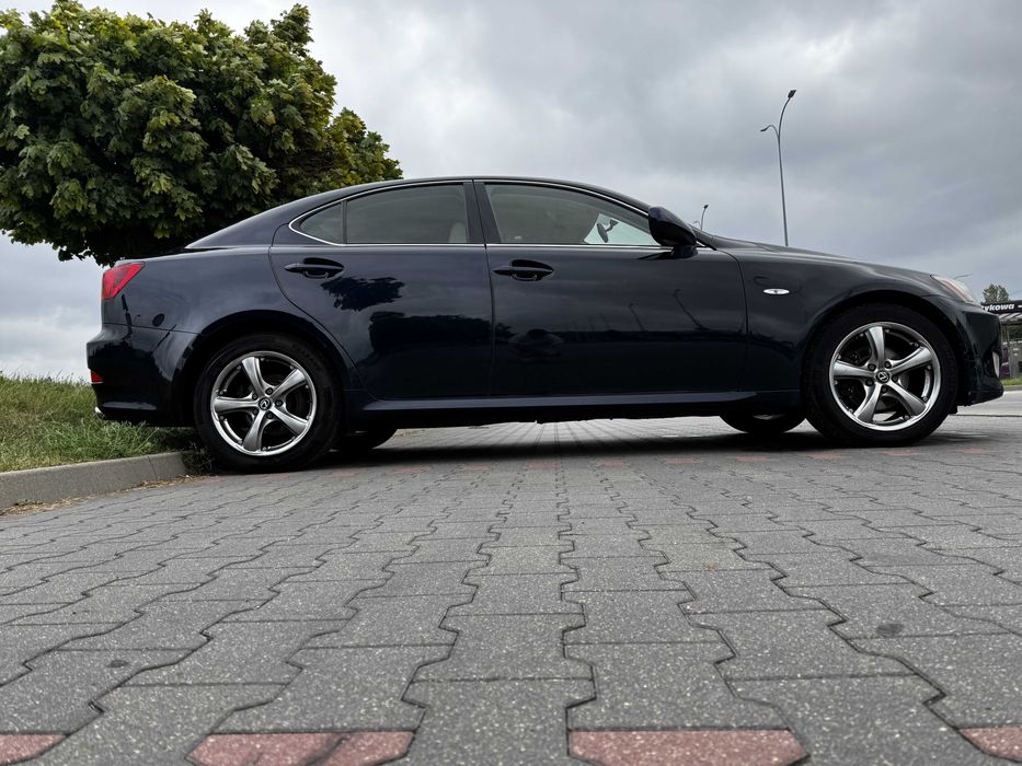 Lexus IS II 2.5 250 V6 208 KM