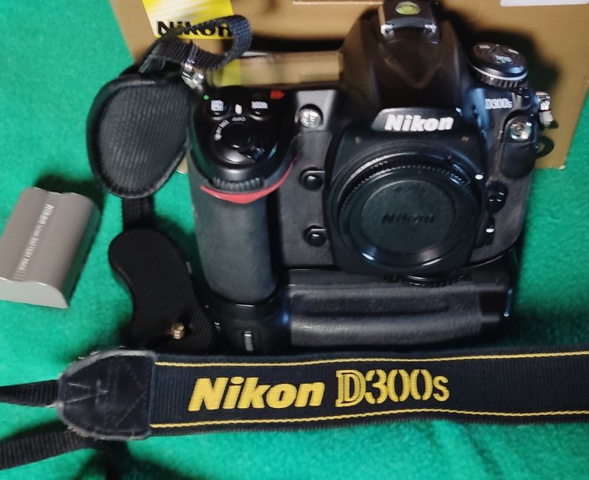 Nikon D300s + Punho MB-D10 Excelente Estado