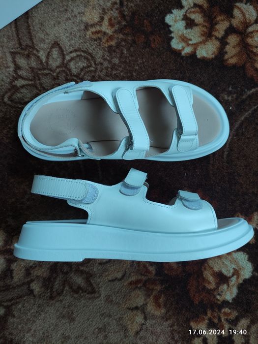 Шкіряні босоніжки 38р