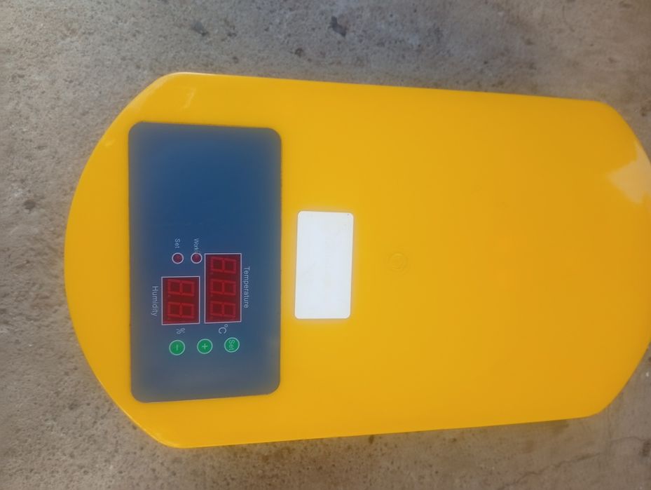 Chocadeira vira os ovos automáticamente