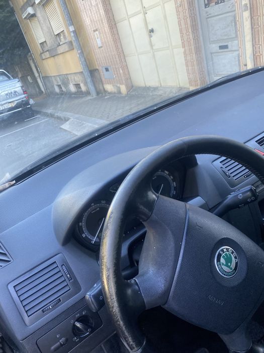 Carro de marca skoda fabia