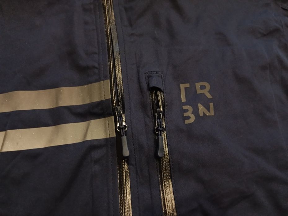 Велосипедная куртка Triban RC500 Rainproof jacket.