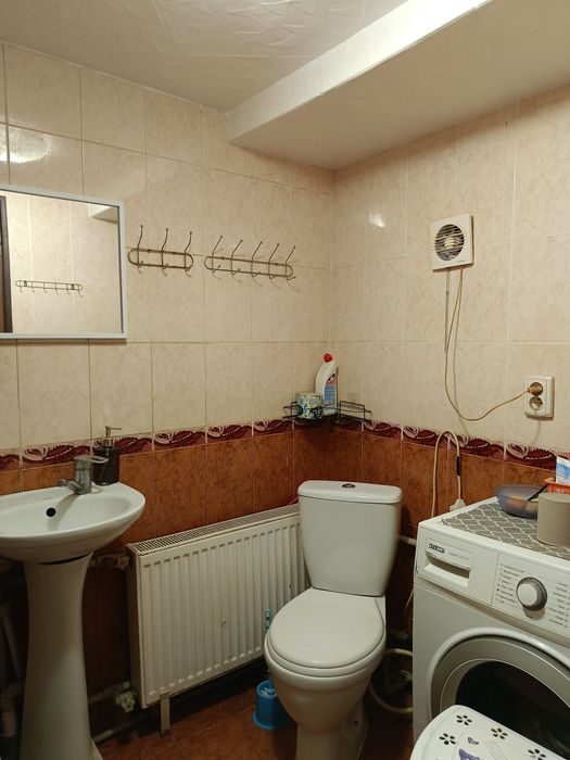 Продам  будинок, в місті, ремонт, зручності , меблі ,техніка.