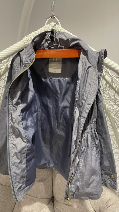 Вітровка на дівчинку