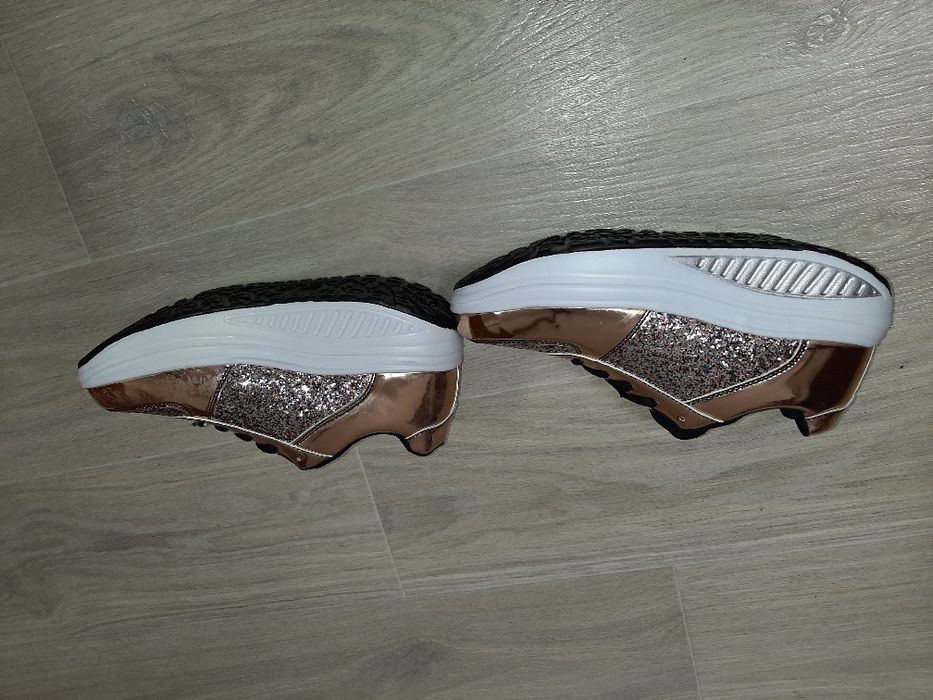 Кроссовки мокасины слипоны золотистые блестящие р.40