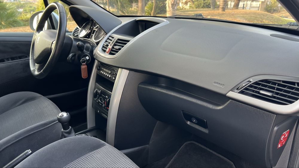 Peugeot 207 imaculado trato financiamento