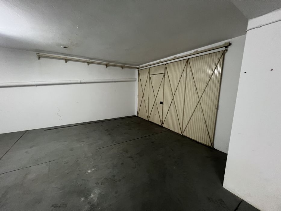 Arrendo garagem com 63m2