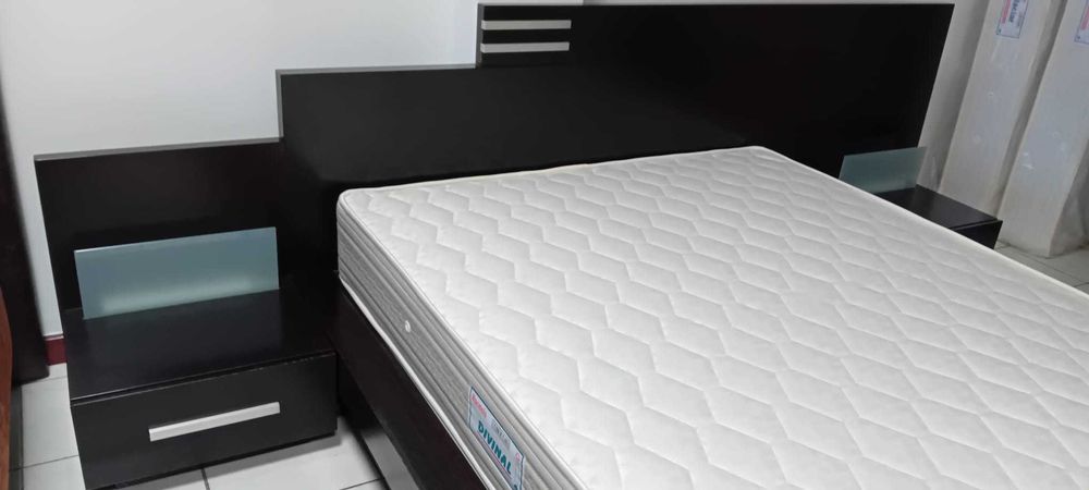 Cama de casal maciça cor wengue