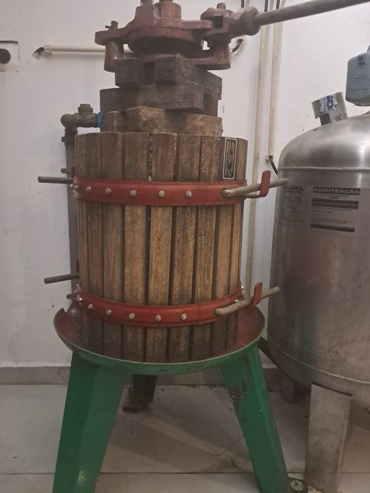 Prensa para mel, vinho, outros.