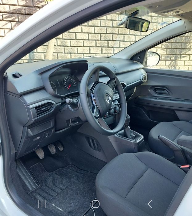 Dacia sandero  essencial  65 cv branco gasolina