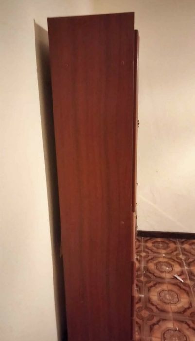 Estante em bom estado