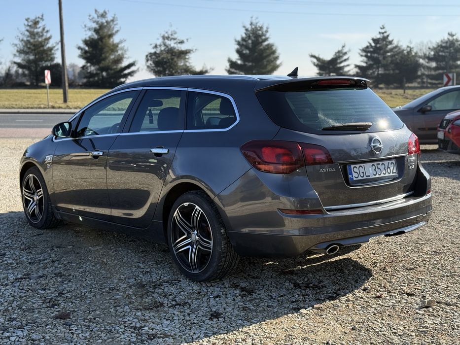 Opel Astra J OPC line 1.4 T 140 KM