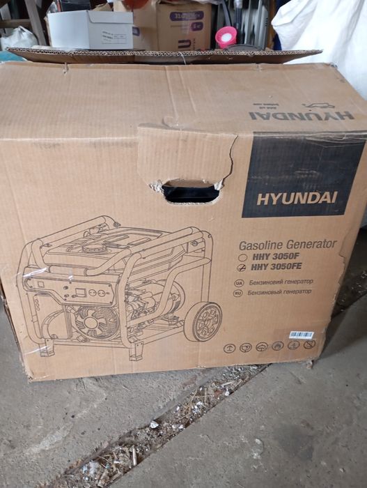 Бензиновий генератор HYUNDAI HHY 3050FE