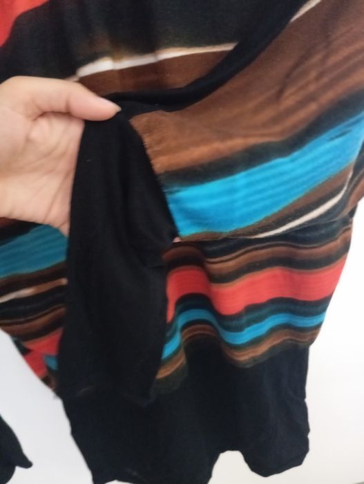 Blusa com riscas coloridas