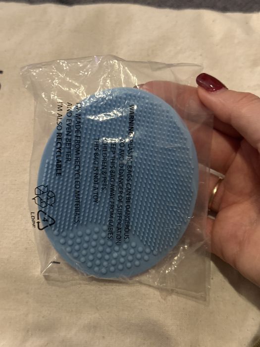 Siliconowa szczoteczka do mycia twarzy