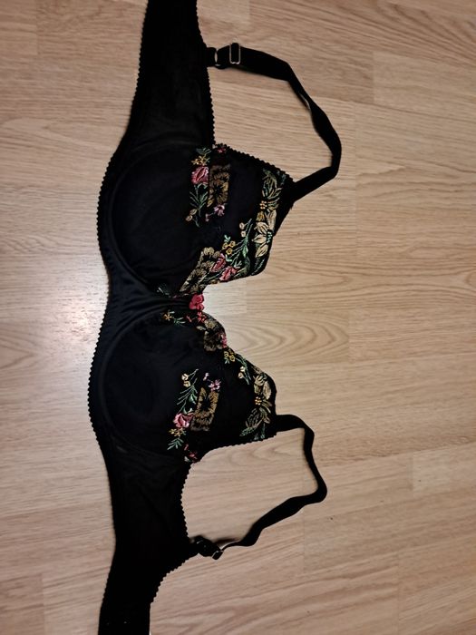 Бюстгальтер  купальник размер  ,Е, F