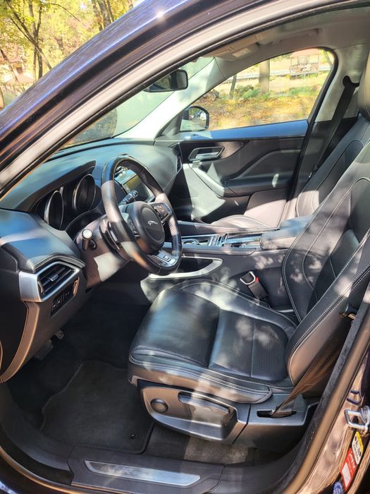 Автомобіль Jaguar F - Pace 2017