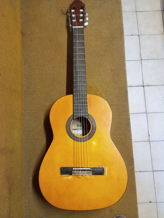 Guitarra stagg classica bonita