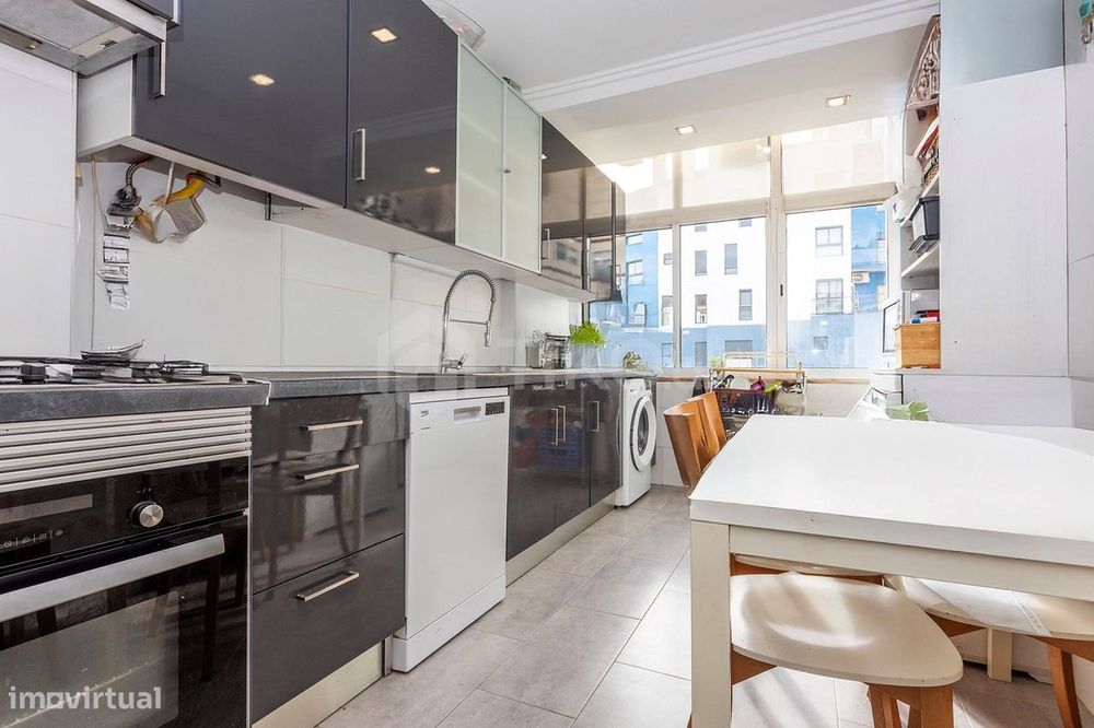 Excelente Apartamento T2 Remodelado nas Mercês