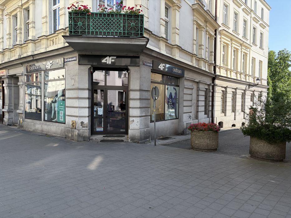 Do wynajęcia lub sprzedaży lokal handlowo-usługowy w centrum Kluczborka , ul.Krakowska 27