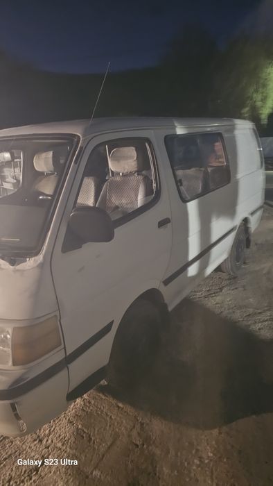 Toyota Hiace bom estado