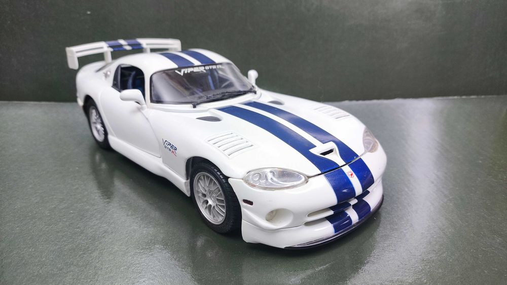Модель 1.18 Dodge Viper GTS GT2, Maisto