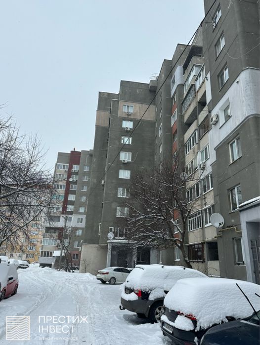 Продаж просторої  3к.квартири 92.6 м2 потребує ремонту